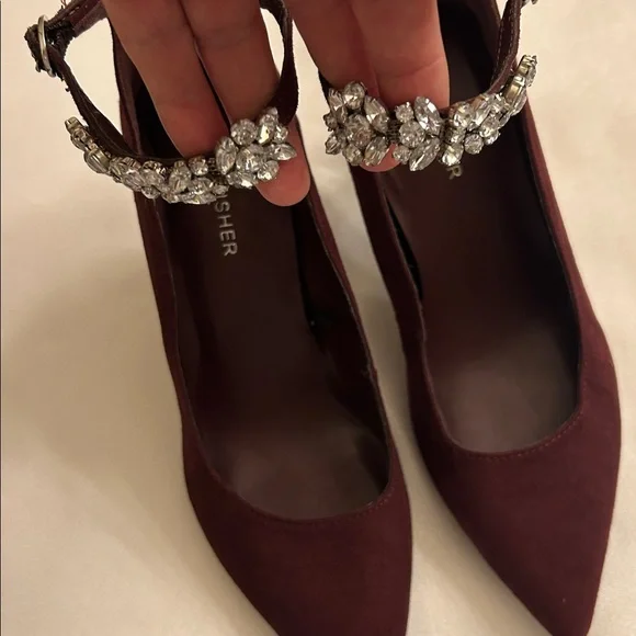 Marc Fisher Burgundy Suede Rhinestone Ankle Strap Heels
Size 6.5 - Picture 1 of 12